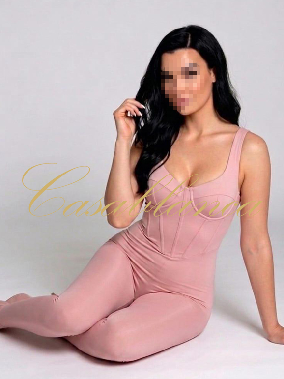 Dame Casablanca Masseurin Kamila, erotische Tantra Massagen in K&ouml;ln, sinnlich