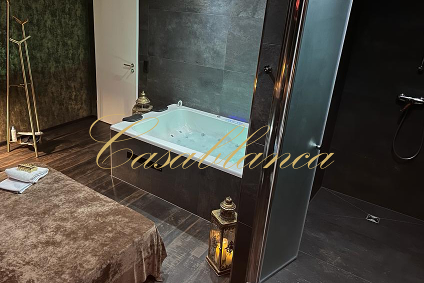 Casablanca bizarre massages Cologne, érotiquement sensuel, le massage bizarre pour hommes, massages à Cologne, à la demande avec une fin heureuse.