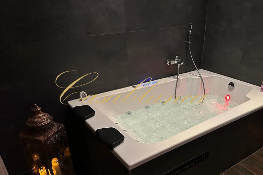 Casablanca bizarre massages Cologne, érotiquement sensuel, le massage bizarre pour hommes, massages à Cologne, à la demande avec une fin heureuse.